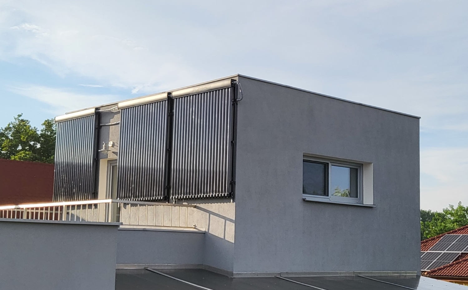 solární kolektor instalace na stěnu